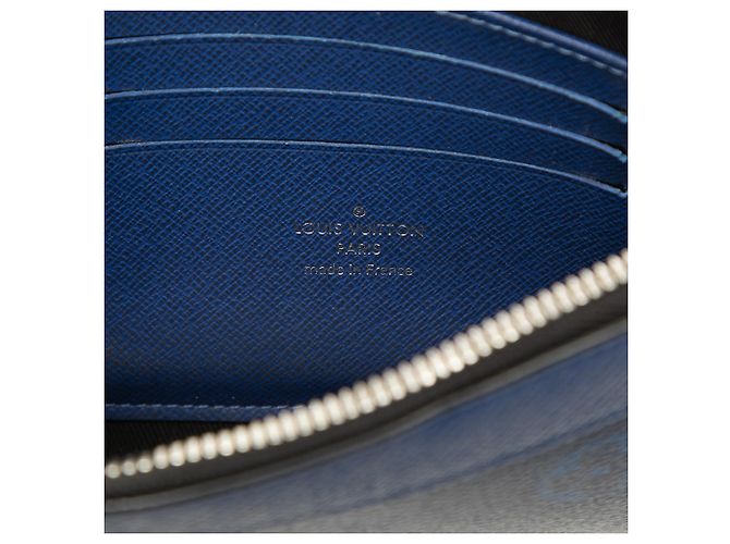 Louis Vuitton Pochette Discovery PM Blue Monogram Taigarama - vista 5