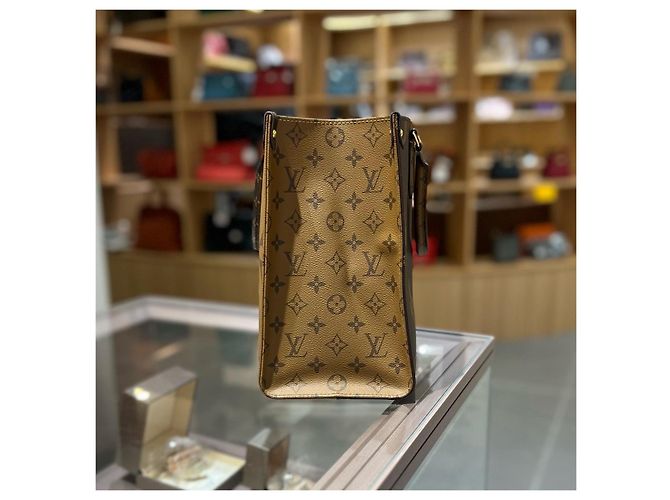 Borsa Louis Vuitton Onthego GM Monogram Giant Marrone Monogramma - vista 4