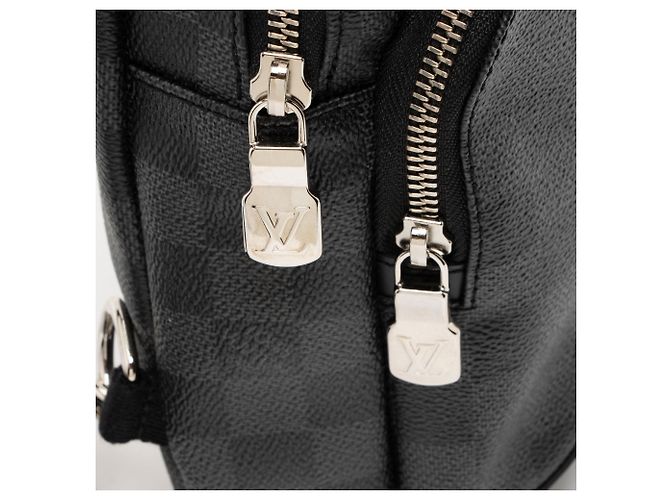 Borsa a tracolla Louis Vuitton Damier Graphite Avenue Nero - vista 10