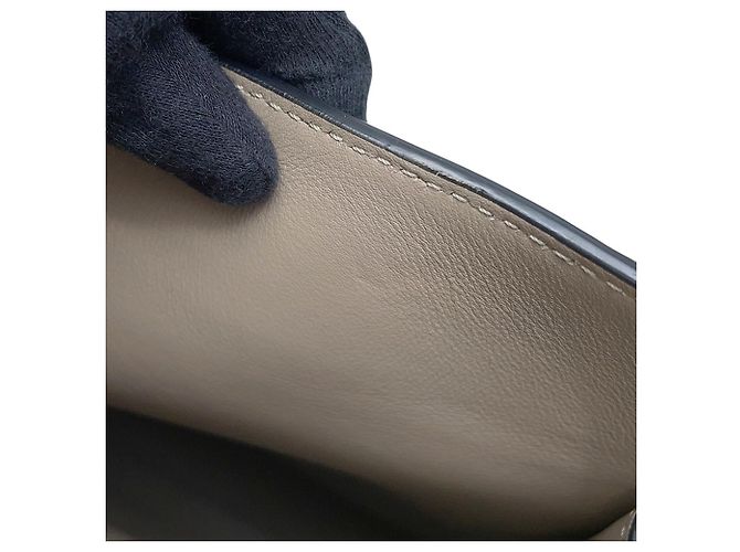 Borsa Fendi Peekaboo Essentially in pelle Nero - vista 16