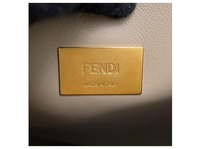 Borsa Fendi Peekaboo Essentially in pelle Nero - vista 18