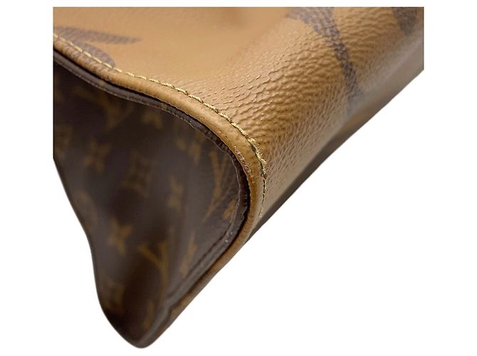 Borsa Tote Louis Vuitton Monogram Reverse Giant OnTheGo GM Rosso Monogramma - vista 11