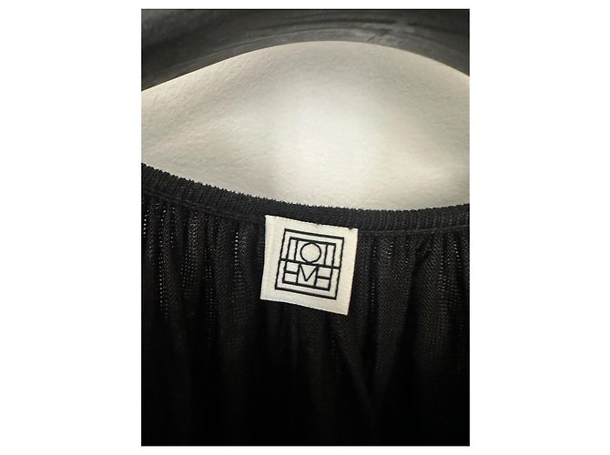 Top Totême negro sin mangas de viscosa - vista 4
