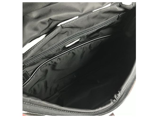 Rucksack Prada Triangle Plate Signo Print Schwarz Weiß Rot - Ansicht 13
