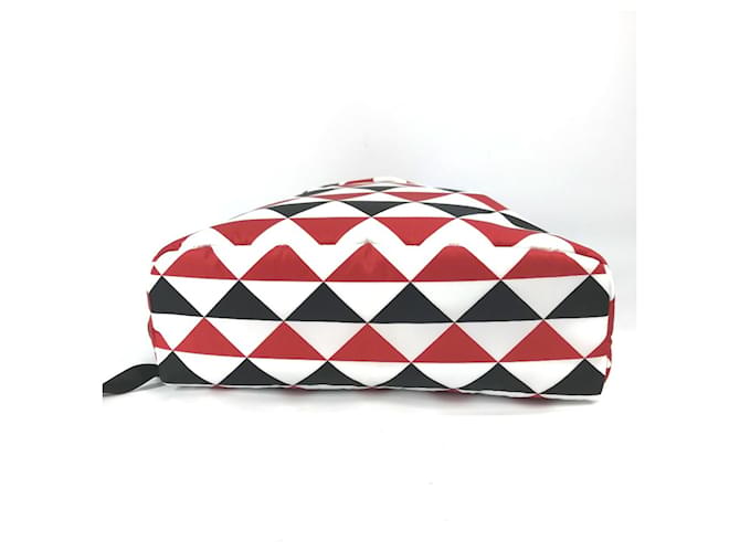 Rucksack Prada Triangle Plate Signo Print Schwarz Weiß Rot - Ansicht 5