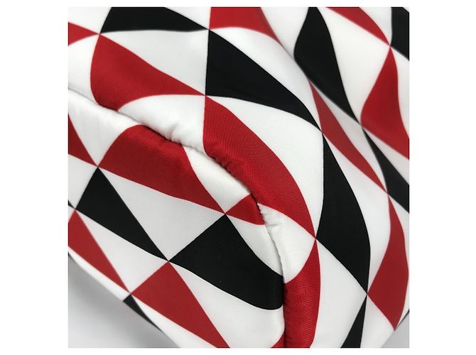 Rucksack Prada Triangle Plate Signo Print Schwarz Weiß Rot - Ansicht 6