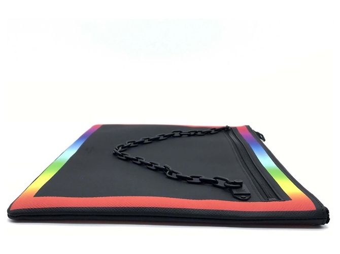 Bolso Clutch Louis Vuitton Taiga Pochette Chain Negro - vista 3