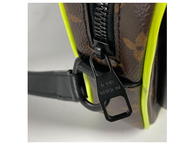 Louis Vuitton Monogram Macassar Christopher Pochette Portafoglio da Polso Marrone Giallo - vista 13
