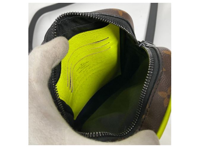 Louis Vuitton Monogram Macassar Christopher Pochette Portafoglio da Polso Marrone Giallo - vista 14