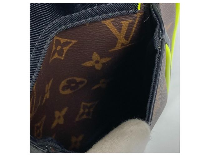Louis Vuitton Monogram Macassar Christopher Pochette Portafoglio da Polso Marrone Giallo - vista 17