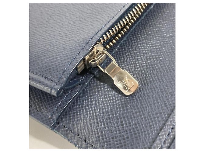 Louis Vuitton Taiga Portefeuille Brazza Long Wallet Blu navy - vista 10