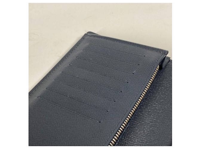 Louis Vuitton Taiga Portefeuille Brazza Long Wallet Blu navy - vista 11
