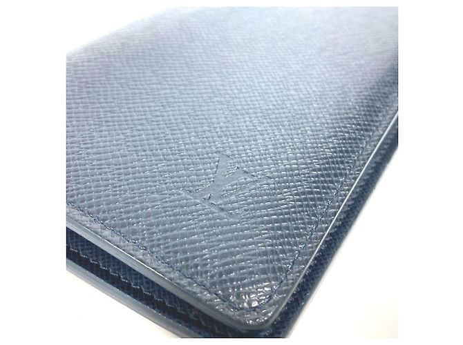 Louis Vuitton Taiga Portefeuille Brazza Long Wallet Blu navy - vista 2