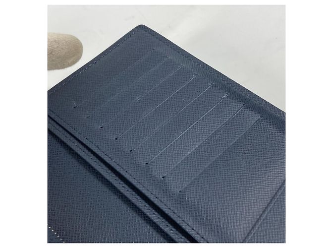 Louis Vuitton Taiga Portefeuille Brazza Long Wallet Blu navy - vista 9