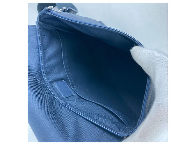Borsa a tracolla Louis Vuitton Men's Aerogram Take Off Flap Blu navy - vista 11