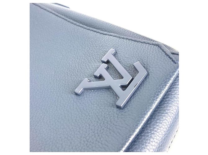 Borsa a tracolla Louis Vuitton Men's Aerogram Take Off Flap Blu navy - vista 7