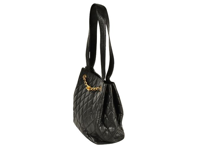 Timeless Bolsa de ombro Chanel em couro de vitelo granulado preto - vista 2