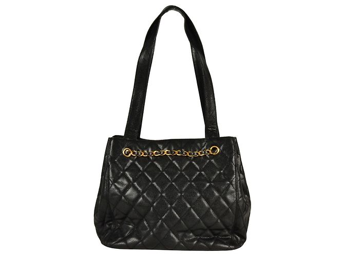 Timeless Bolsa de ombro Chanel em couro de vitelo granulado preto - vista 3