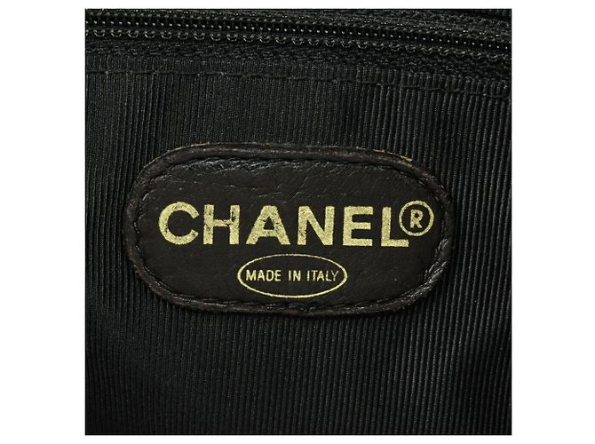 Timeless Bolsa de ombro Chanel em couro de vitelo granulado preto - vista 7
