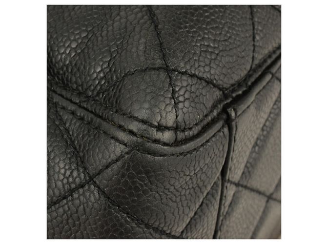 Timeless Bolsa de ombro Chanel em couro de vitelo granulado preto - vista 8