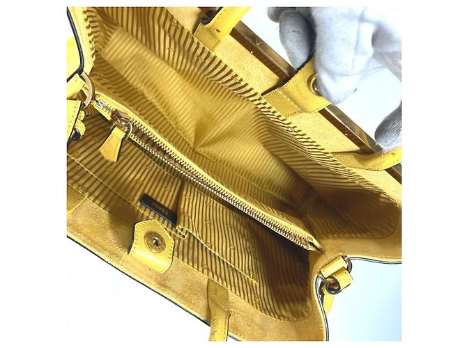 Bolso de hombro de cuero amarillo Fendi - vista 13