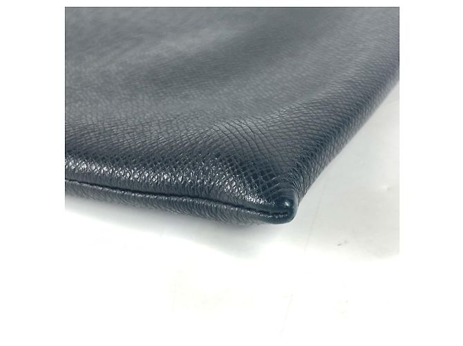Clutch in pelle Taiga Louis Vuitton Nero Grigio - vista 6