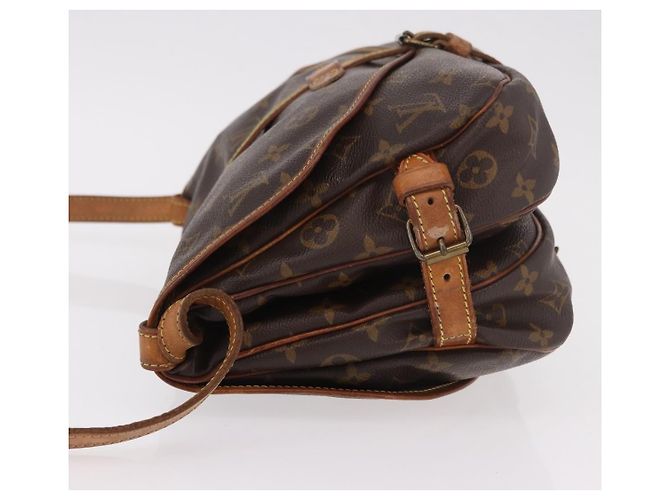 Louis Vuitton Saumur Monogram 30 Marrone - vista 4