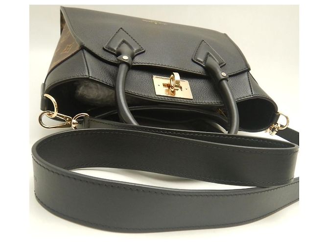 Borsa Louis Vuitton Monogram On My Side PM Marrone Nero - vista 5