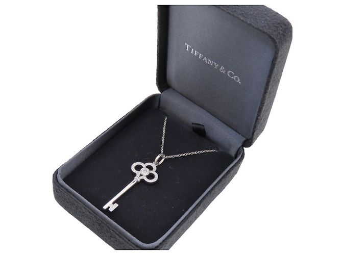 Collar Péndulo de Diamante Llave Corona 750WG de Tiffany & Co. - vista 2