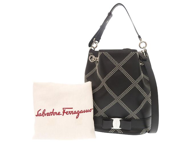 Borsa a secchiello Salvatore Ferragamo Vara Ribbon Studded Nero - vista 2