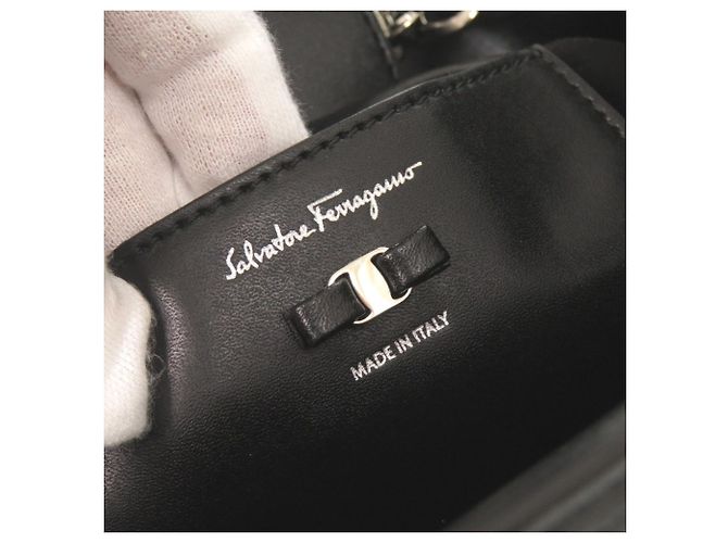 Borsa a secchiello Salvatore Ferragamo Vara Ribbon Studded Nero - vista 8