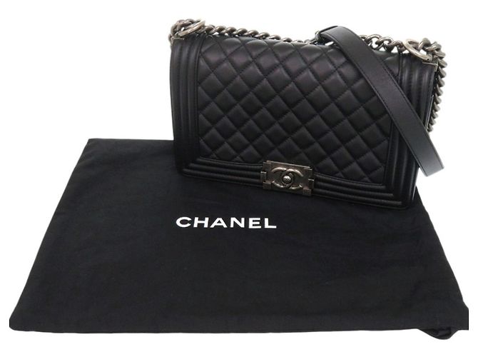Borsa a tracolla Chanel Boy 25 in agnello Nero - vista 2