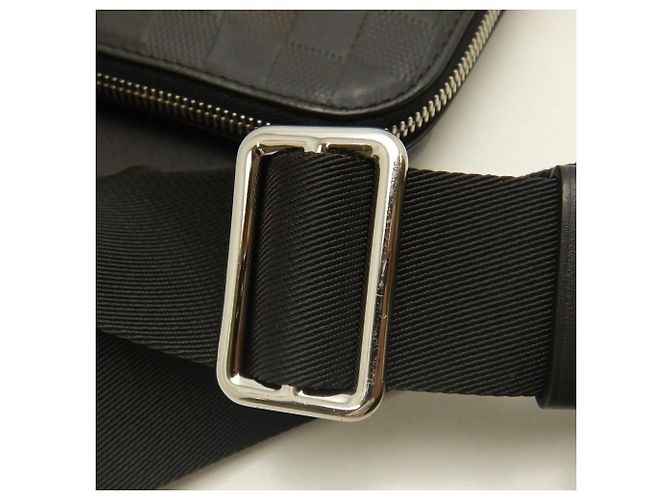 Borsa a tracolla Louis Vuitton Damier Infini Avenue Nero - vista 11