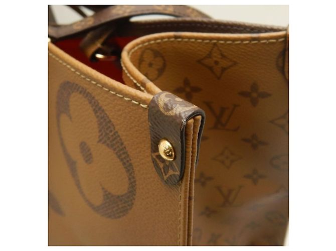 Bolsa Tote Louis Vuitton Monogram Giant OnTheGo GM Marrom - vista 12