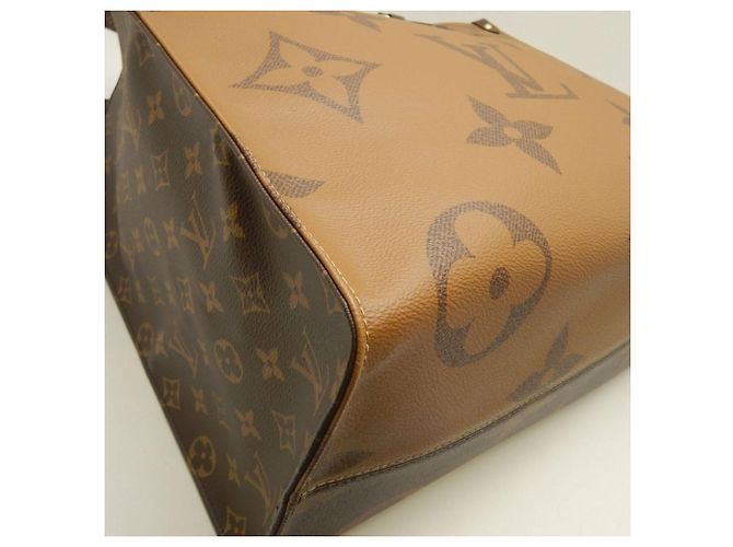 Bolsa Tote Louis Vuitton Monogram Giant OnTheGo GM Marrom - vista 13