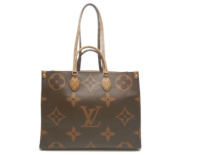 Bolsa Tote Louis Vuitton Monogram Giant OnTheGo GM Marrom - vista 2