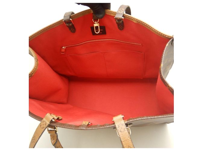 Bolsa Tote Louis Vuitton Monogram Giant OnTheGo GM Marrom - vista 5