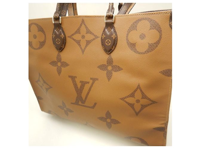Bolsa Tote Louis Vuitton Monogram Giant OnTheGo GM Marrom - vista 9