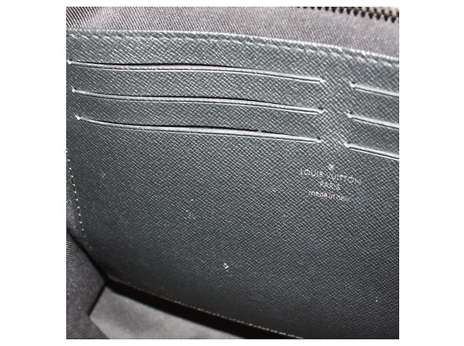 Louis Vuitton Monogram Eclipse Pochette Voyage Marrone Nero - vista 11