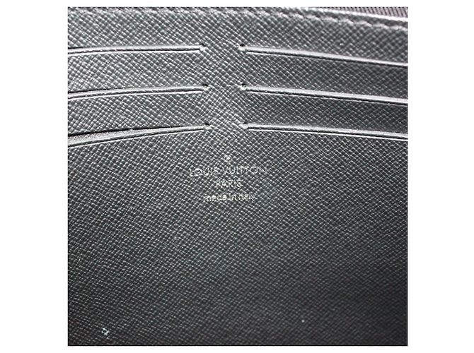 Louis Vuitton Monogram Eclipse Pochette Voyage Marrone Nero - vista 8