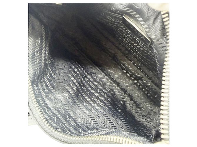 Borsa a tracolla in nylon Prada Re Edition 2005 Nero - vista 17