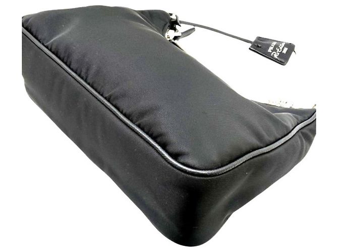 Borsa a tracolla in nylon Prada Re Edition 2005 Nero - vista 7