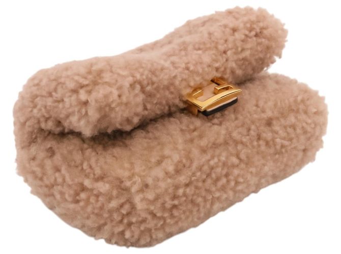 Mini borsa a tracolla Fendi Nano Baguette con charm in pelliccia Beige - vista 4