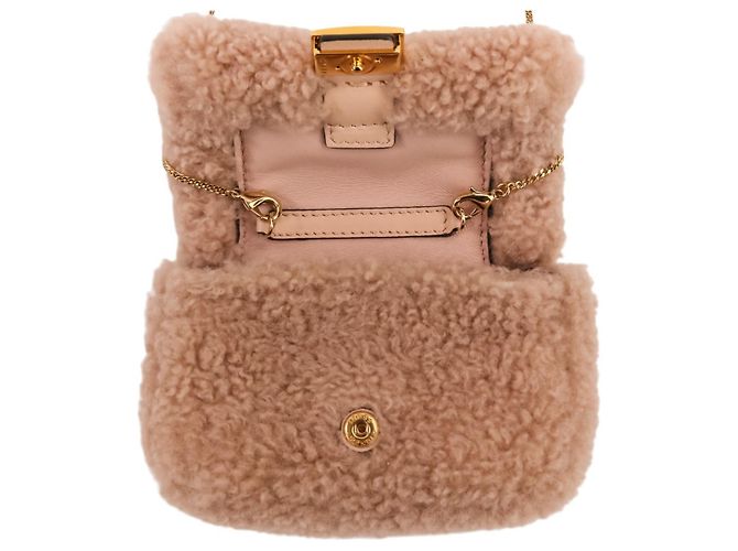 Mini borsa a tracolla Fendi Nano Baguette con charm in pelliccia Beige - vista 6