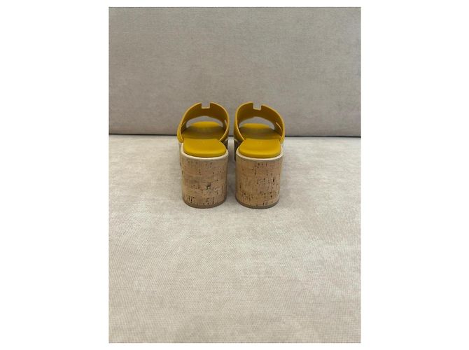 Hermès Sandali con zeppa in scamosciato giallo - vista 2