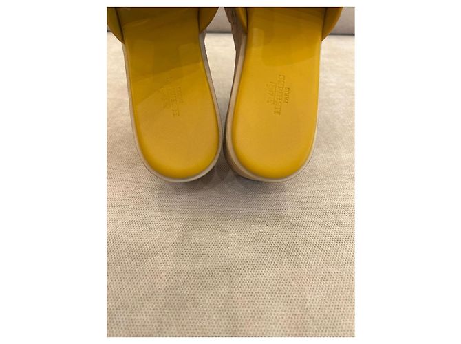 Hermès Sandali con zeppa in scamosciato giallo - vista 6