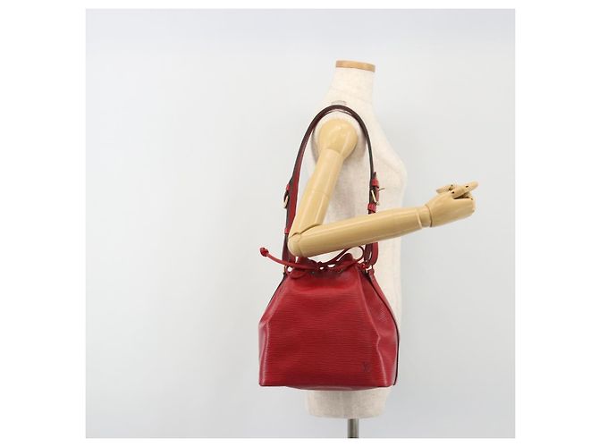 Borsa a Spalla LOUIS VUITTON Epi Petit Noe Rosso M44107 LV Auth 188077V - vista 21