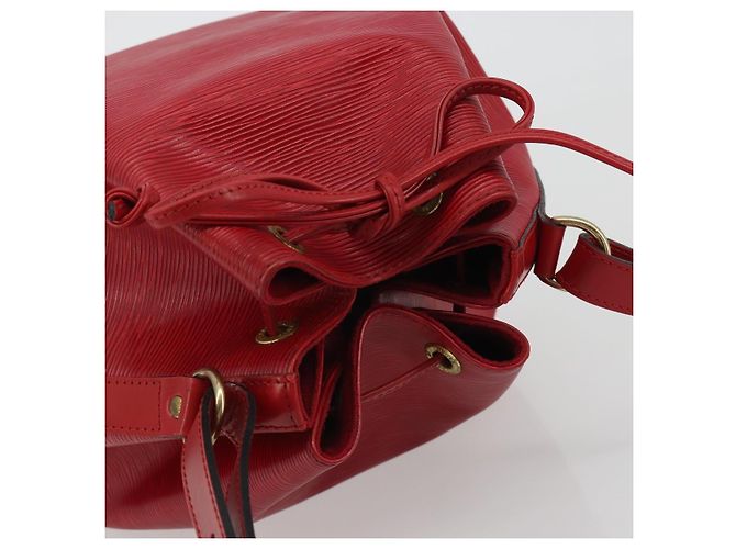 Borsa a Spalla LOUIS VUITTON Epi Petit Noe Rosso M44107 LV Auth 188077V - vista 6