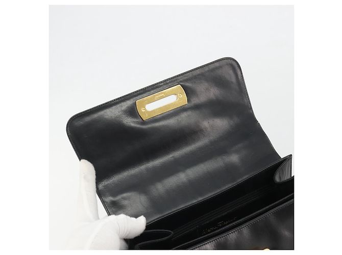 Borsa Salvatore Ferragamo Gancini in pelle nera e oro Auth 191365 Nero D'oro - vista 19