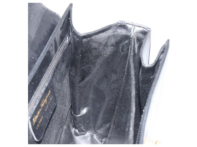 Borsa Salvatore Ferragamo Gancini in pelle nera e oro Auth 191365 Nero D'oro - vista 20